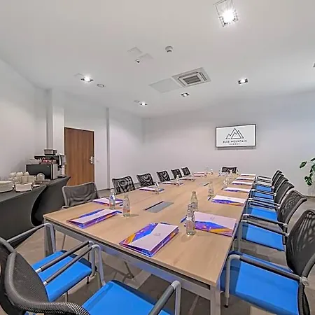 Blue Mountain Aparthotel 4*
